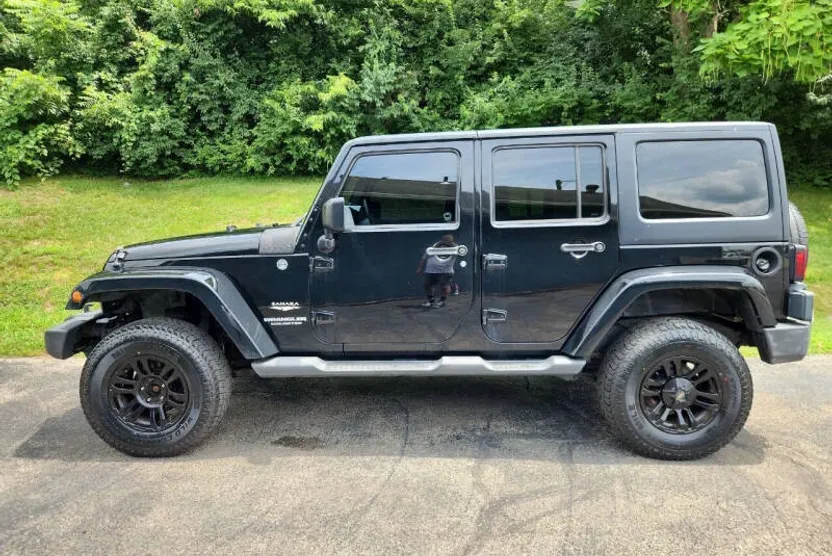 2011 Jeep Wrangler Unlimited Sahara photo 1