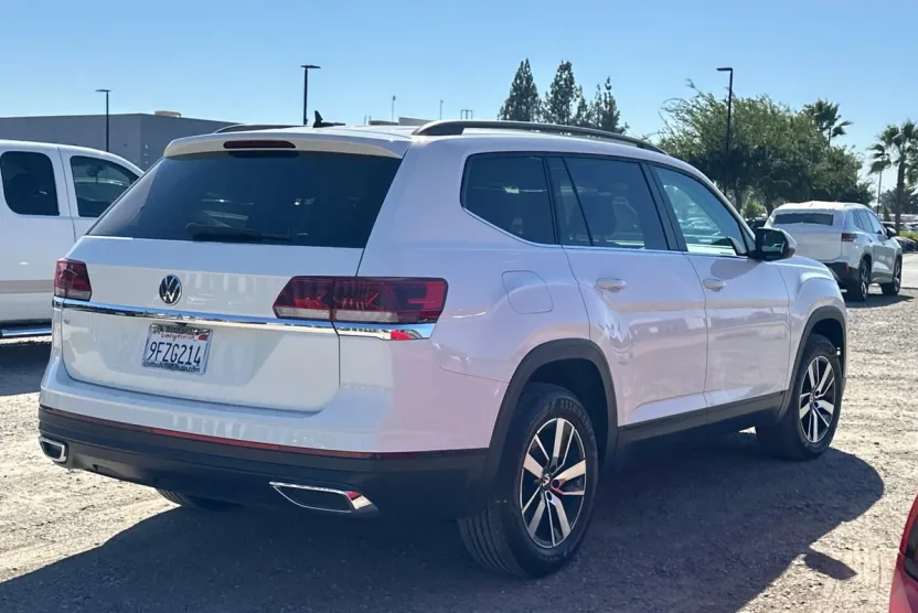 2023 Volkswagen Atlas SE photo 1