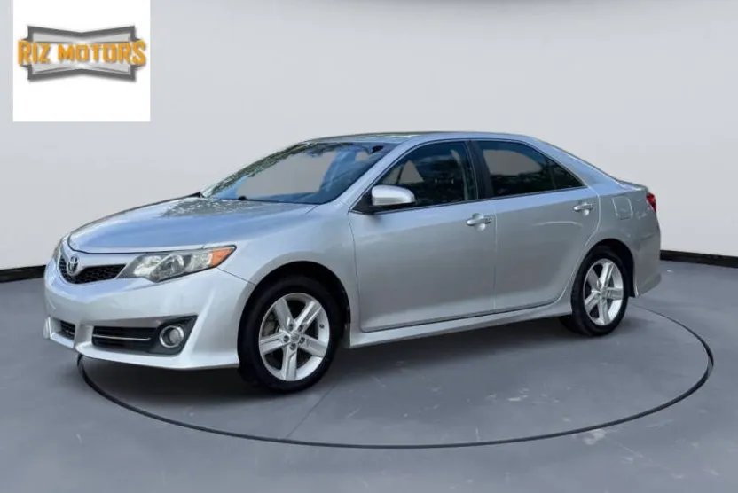2014 Toyota Camry SE photo 1