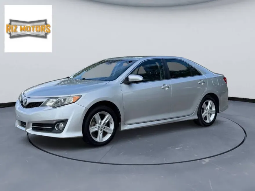 2014 Toyota Camry SE photo 1