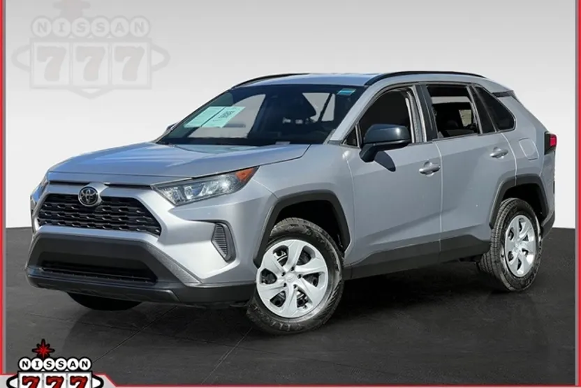 2019 Toyota RAV4 LE photo 1