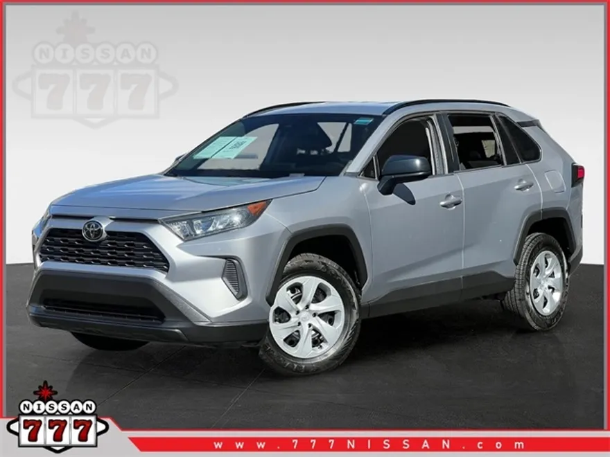 2019 Toyota RAV4 LE photo 1