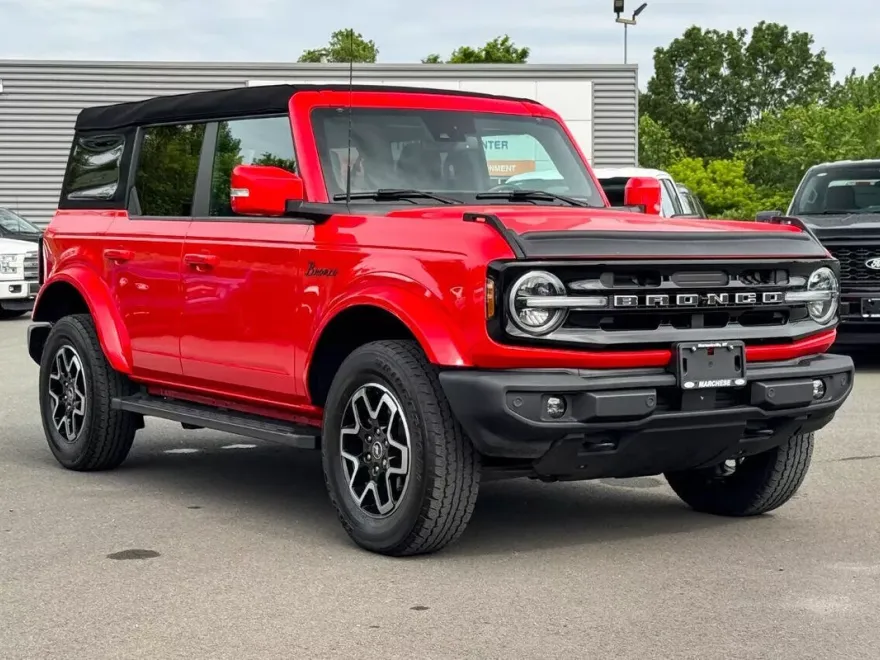 2023 Ford Bronco Outer Banks photo 1