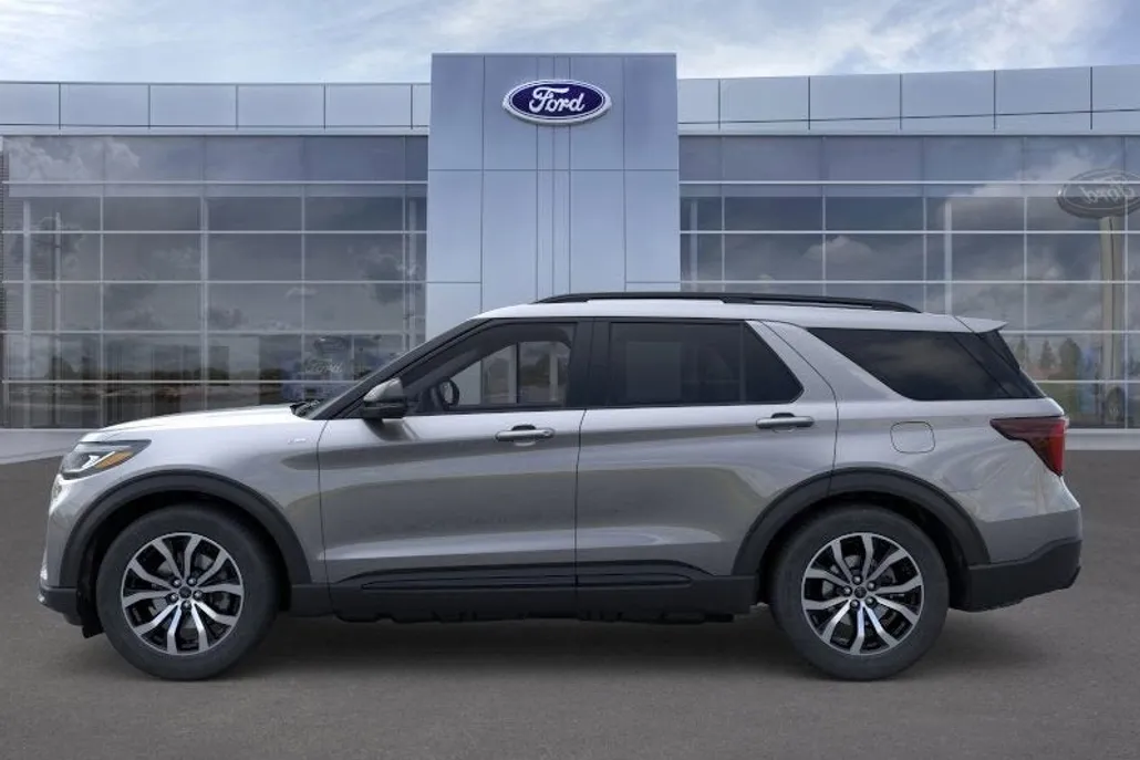 2025 Ford Explorer ST-Line photo 1