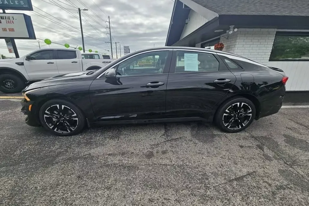 2022 Kia K5 GT-Line photo 1