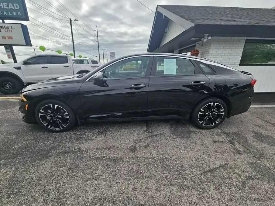 2022 Kia K5 GT-Line photo 1