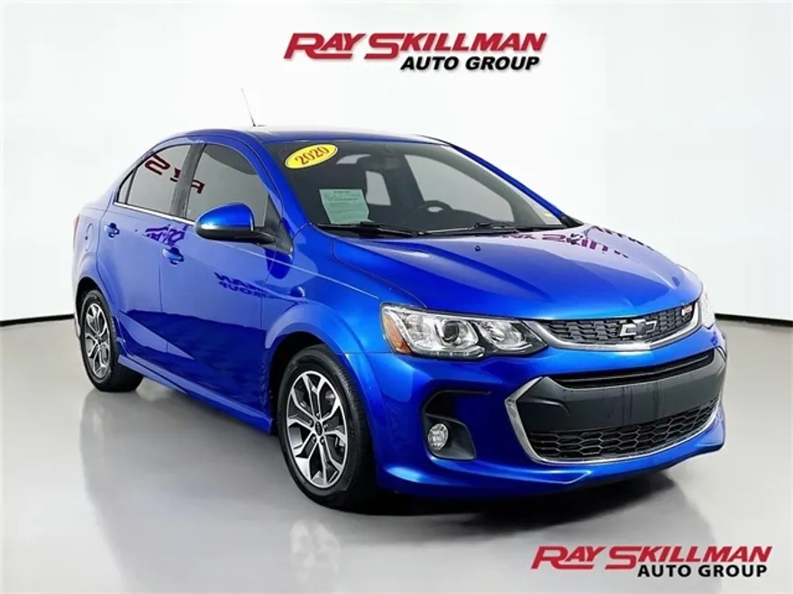 2020 Chevrolet Sonic LT photo 1