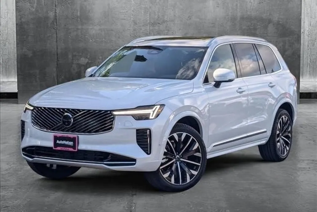 2025 Volvo XC90 Plus photo 1