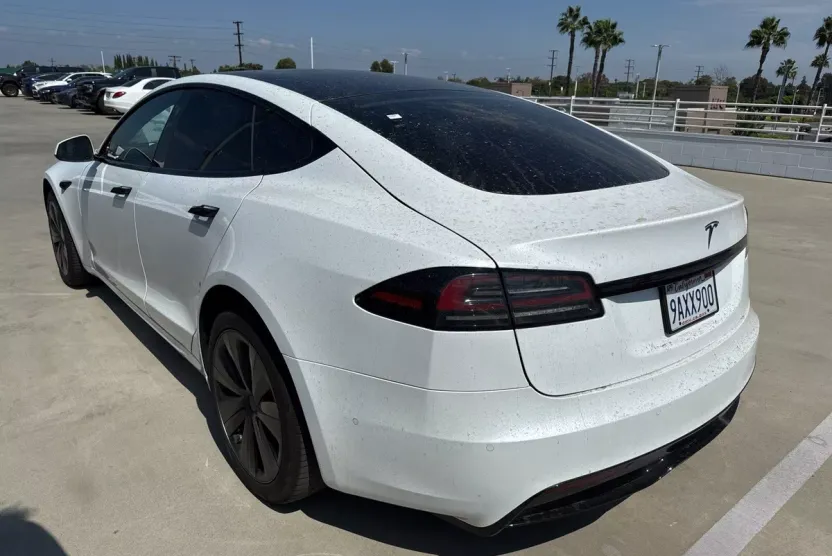 2022 Tesla Model S photo 1