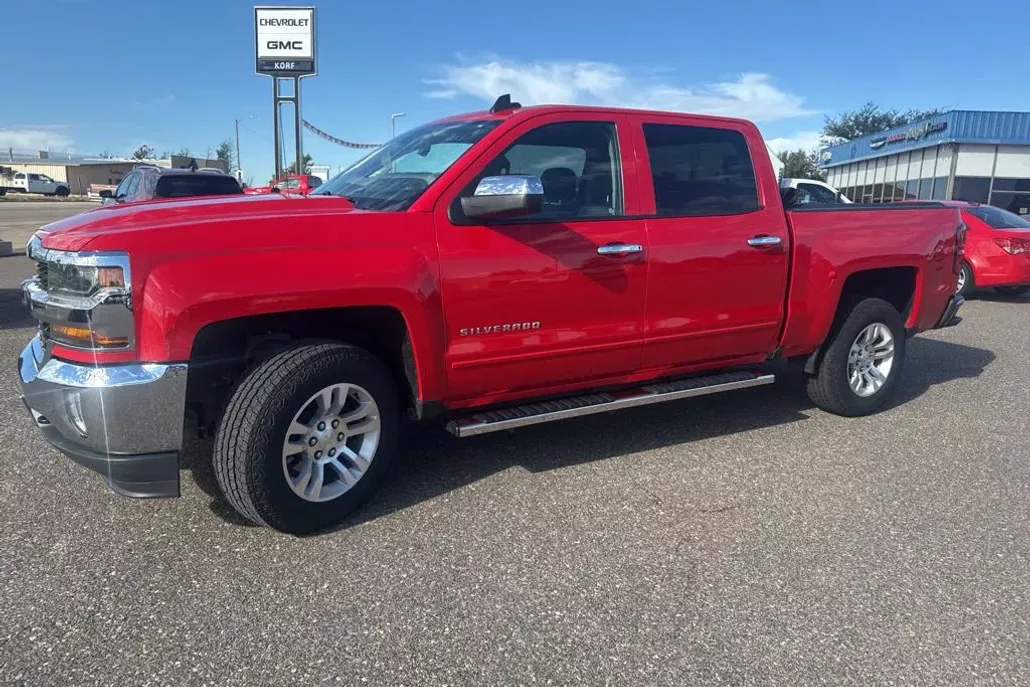 2018 Chevrolet Silverado 1500 LT photo 1