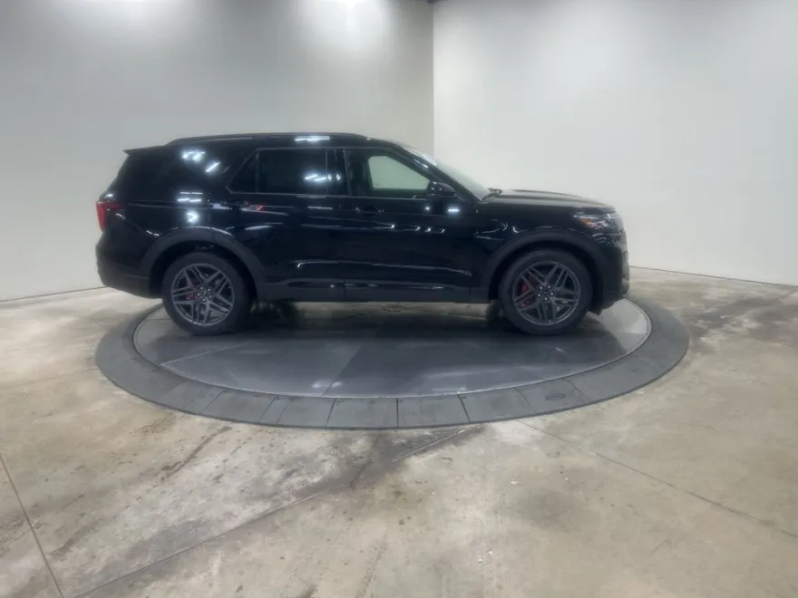 2025 Ford Explorer ST photo 1