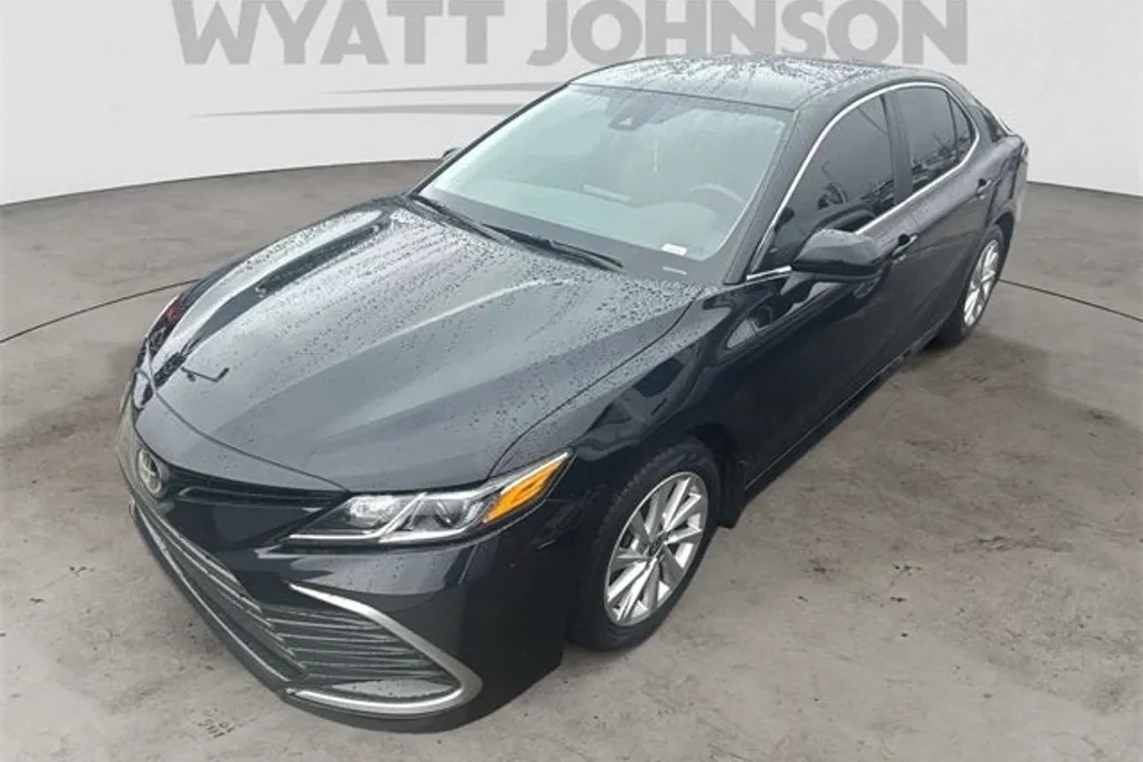 2023 Toyota Camry LE photo 1
