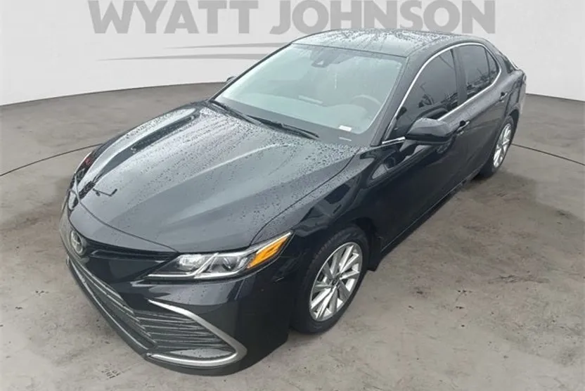 2023 Toyota Camry LE photo 1