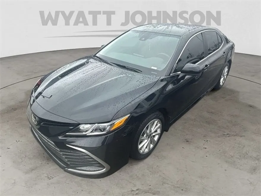 2023 Toyota Camry LE photo 1