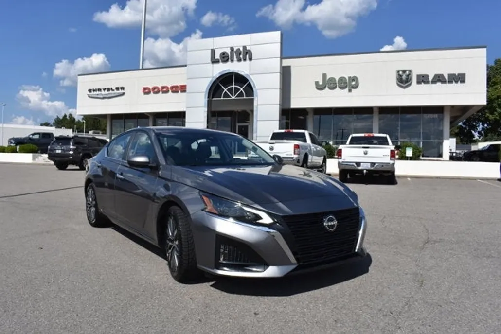 2023 Nissan Altima 2.5 SV photo 1