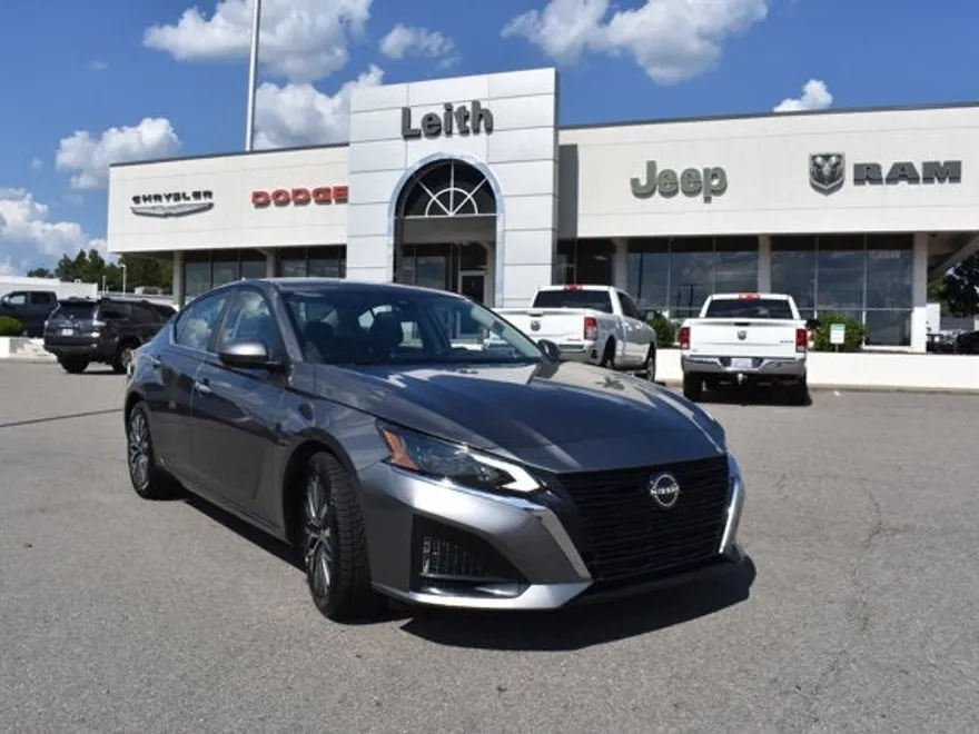 2023 Nissan Altima 2.5 SV photo 1