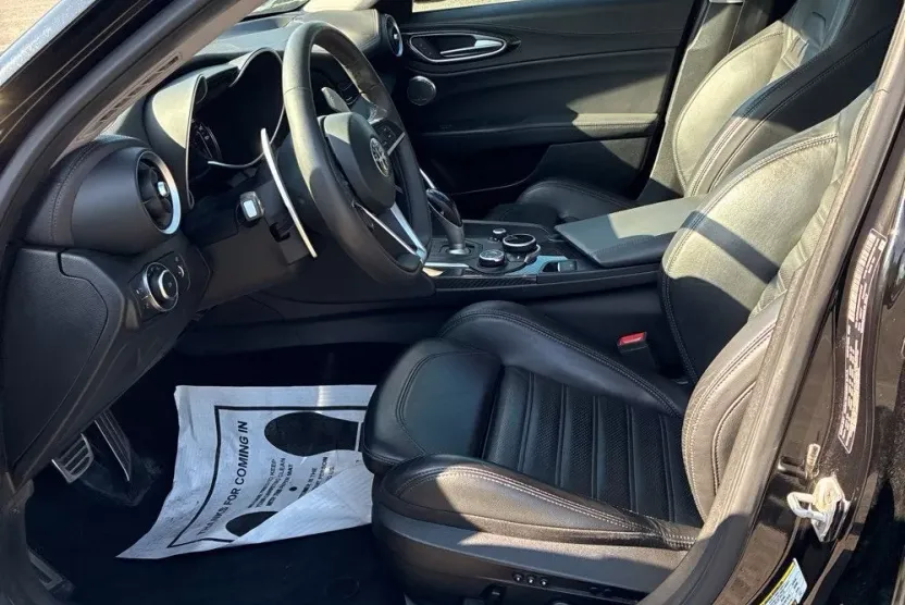 2019 Alfa Romeo Giulia Ti Sport photo 1