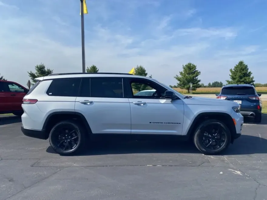 2024 Jeep Grand Cherokee Altitude photo 1