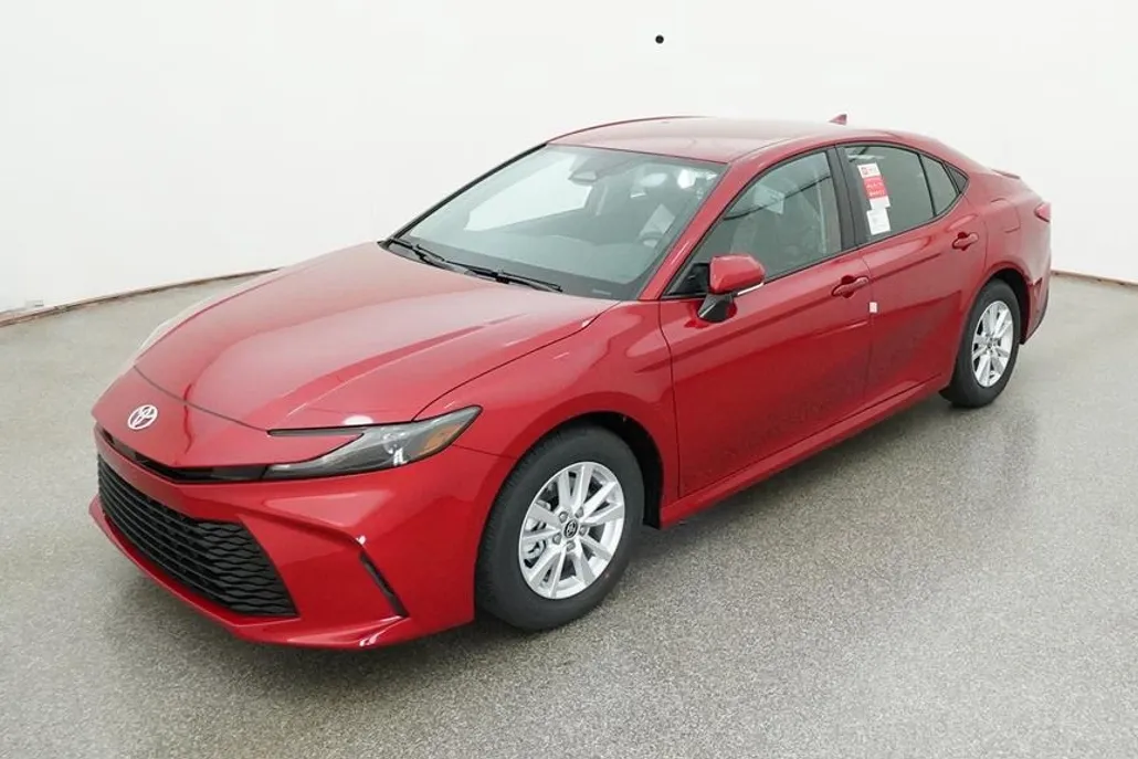 2025 Toyota Camry LE photo 1