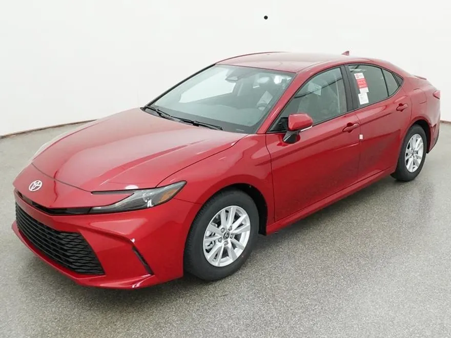 2025 Toyota Camry LE photo 1