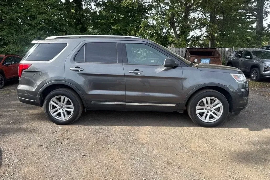 2018 Ford Explorer XLT photo 1