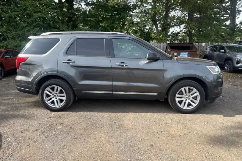 2018 Ford Explorer XLT photo 1