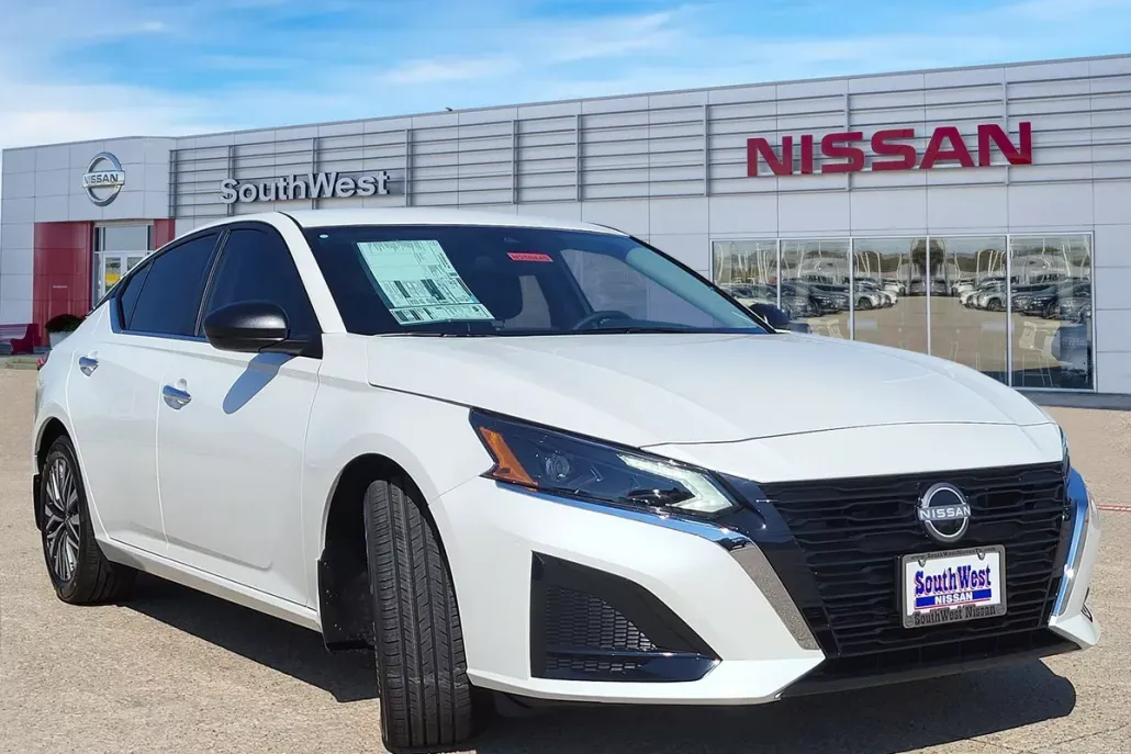 2025 Nissan Altima 2.5 SV photo 1