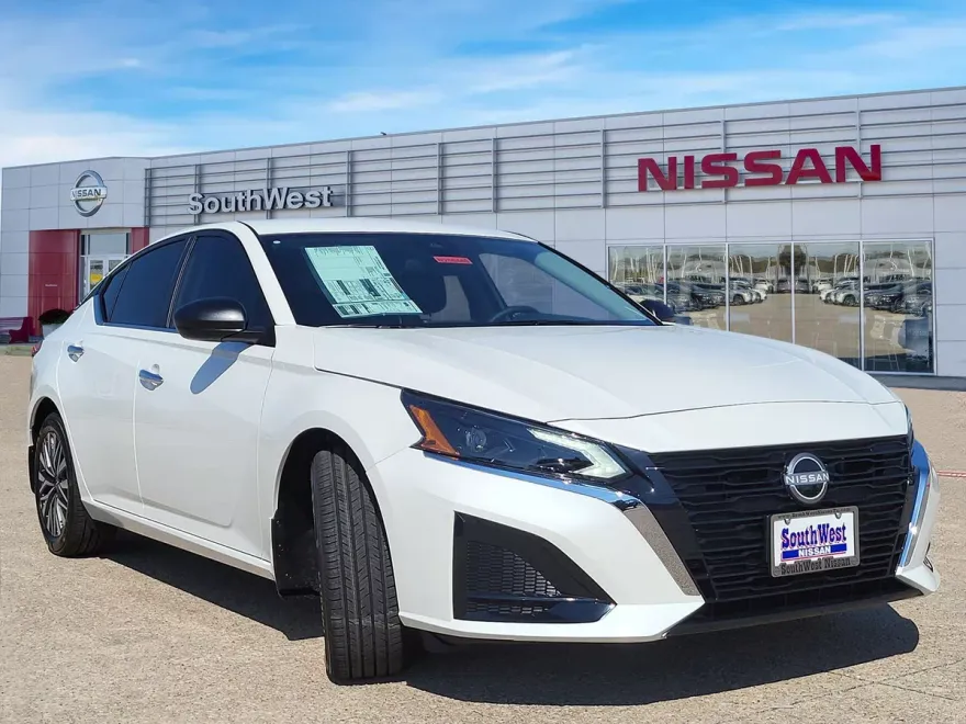 2025 Nissan Altima 2.5 SV photo 1