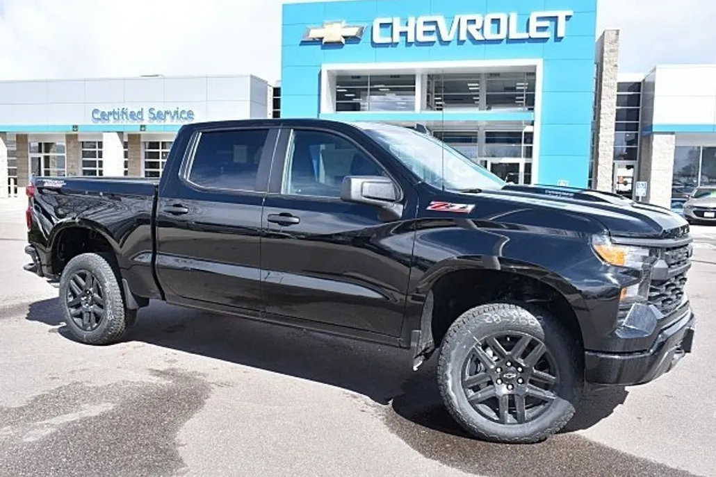 2025 Chevrolet Silverado 1500 Custom Trail Boss photo 1