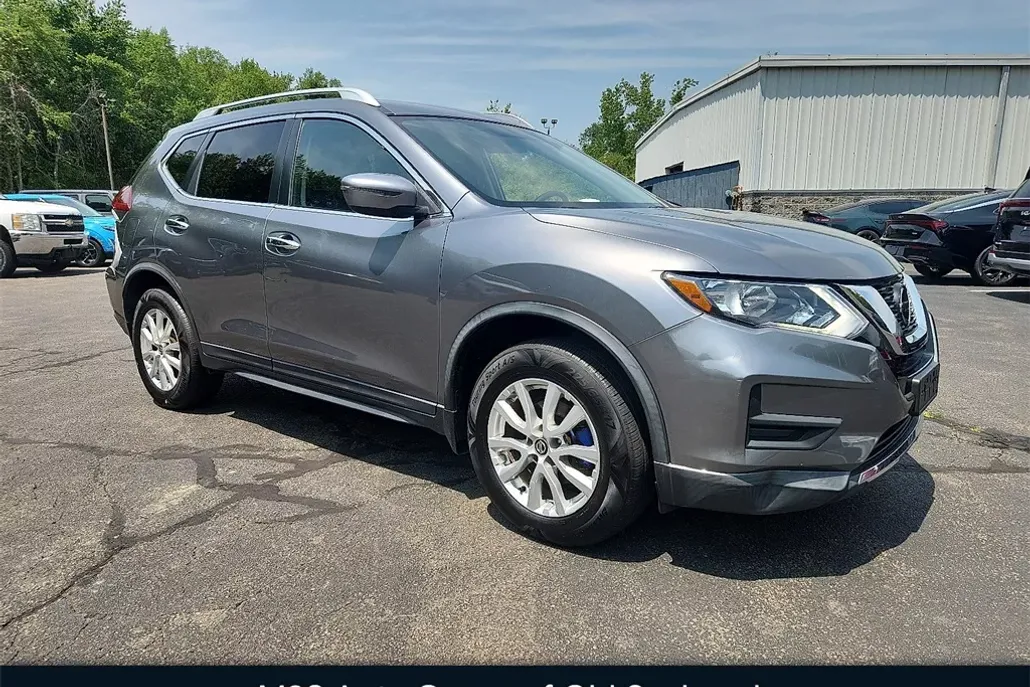 2018 Nissan Rogue SV photo 1
