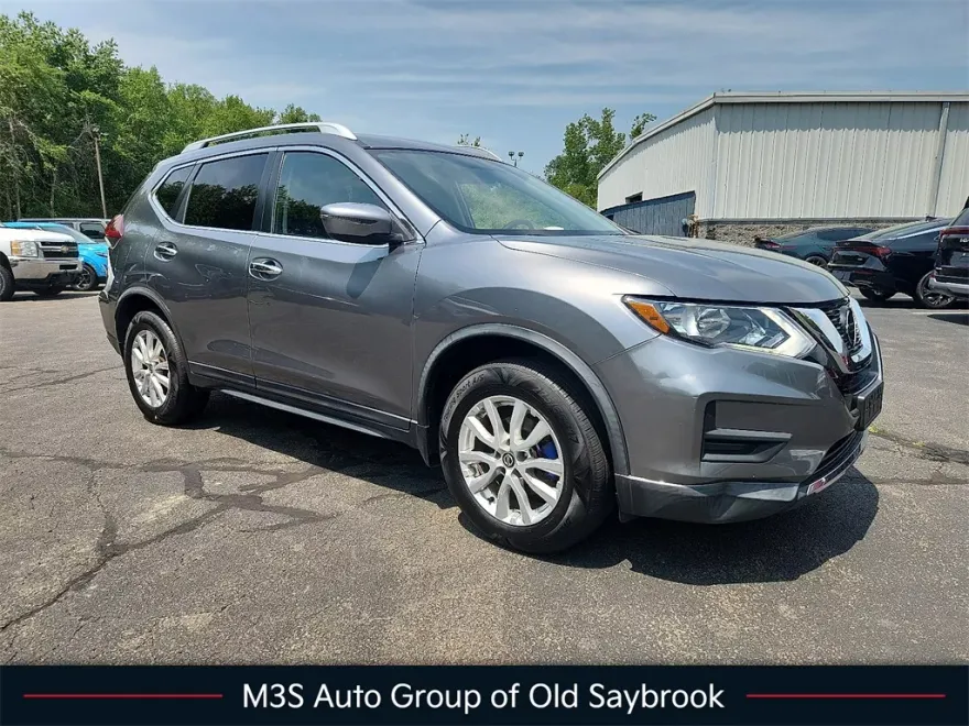 2018 Nissan Rogue SV photo 1