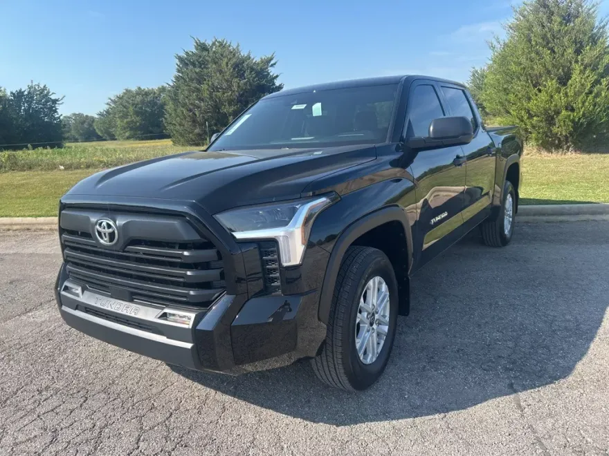 2026 Toyota Tundra SR5 CrewMax photo 1