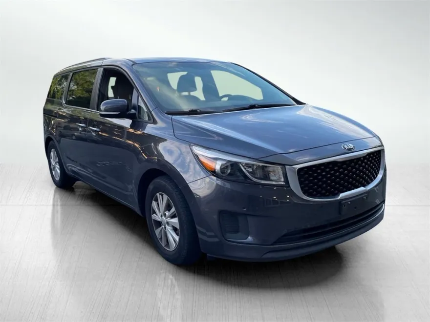 2018 Kia Sedona LX photo 1