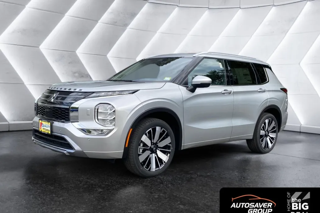 2025 Mitsubishi Outlander SEL photo 1