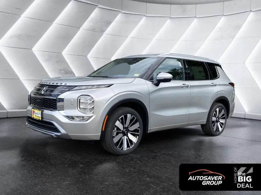 2025 Mitsubishi Outlander SEL photo 1
