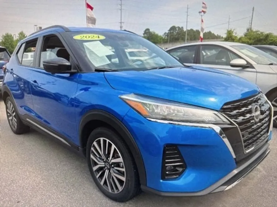 2024 Nissan Kicks SR photo 1
