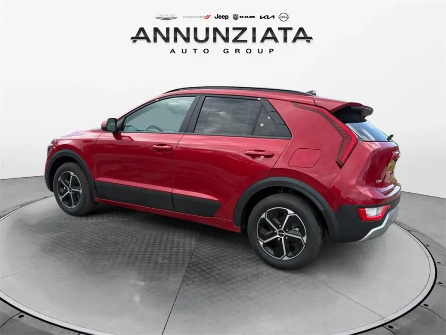2025 Kia Niro LX photo 1
