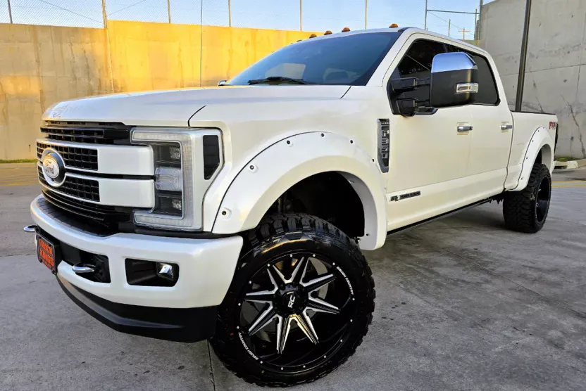 2018 Ford F-350 Platinum photo 1