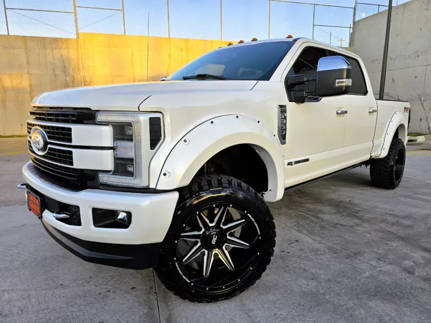 2018 Ford F-350 Platinum photo 1