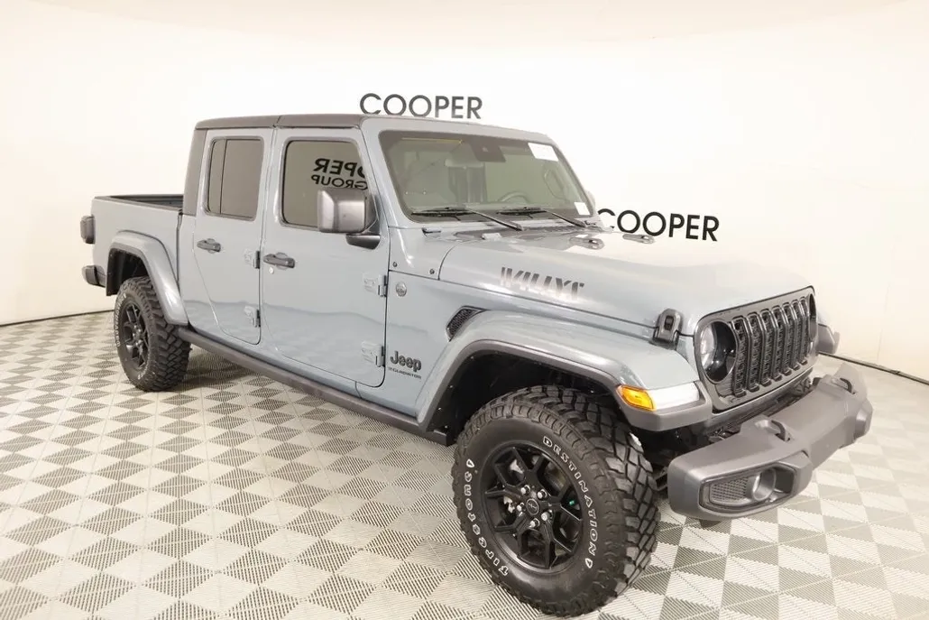 2024 Jeep Gladiator Willys photo 1