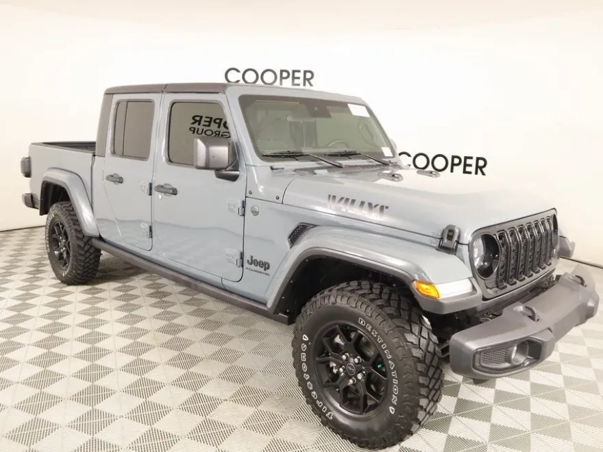 2024 Jeep Gladiator Willys photo 1