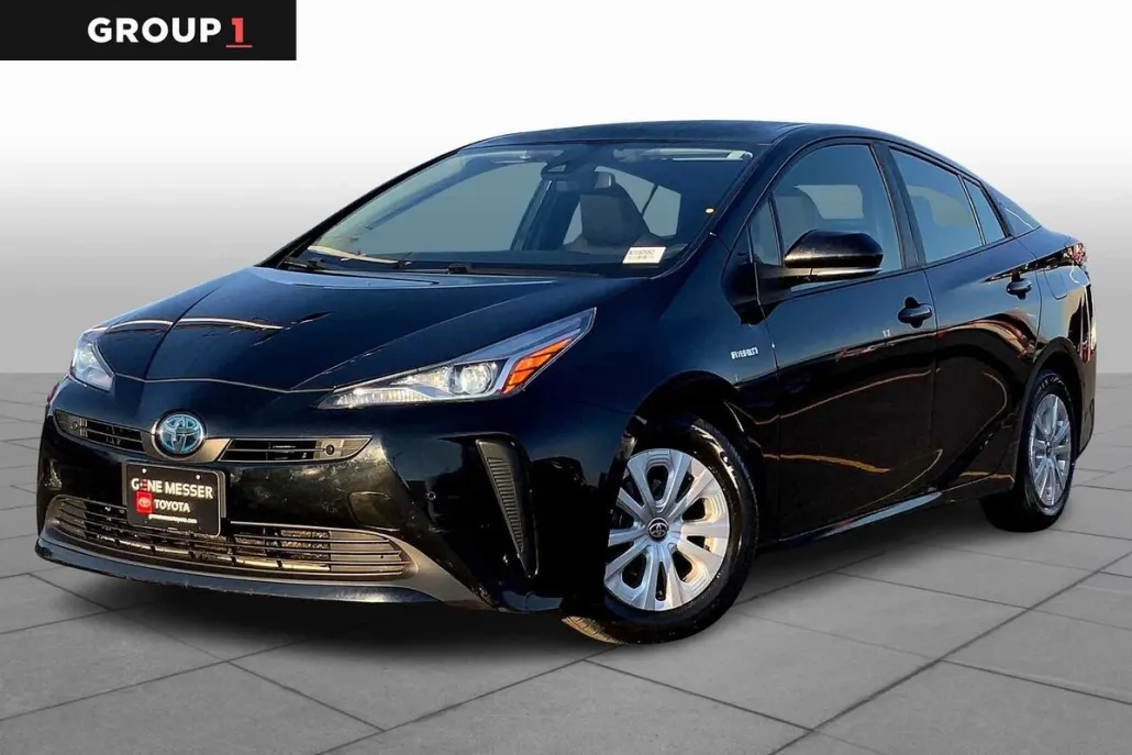 2022 Toyota Prius LE photo 1
