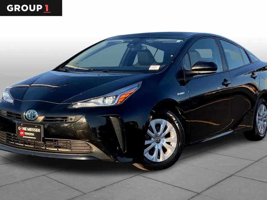 2022 Toyota Prius LE photo 1