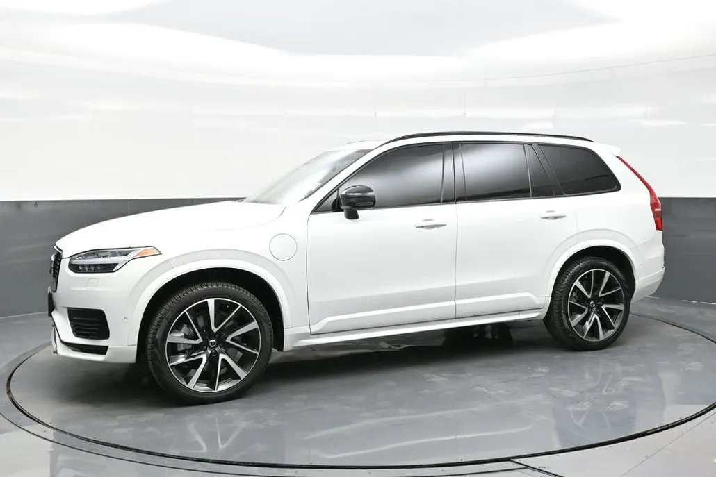 2023 Volvo XC90 T8 Plus photo 1