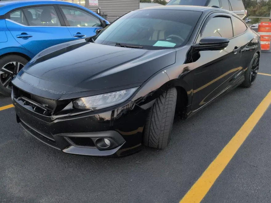 2016 Honda Civic Touring photo 1