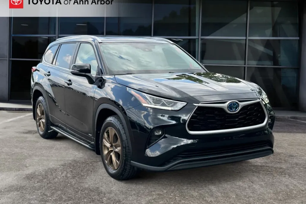 2023 Toyota Highlander Hybrid Bronze Edition photo 1