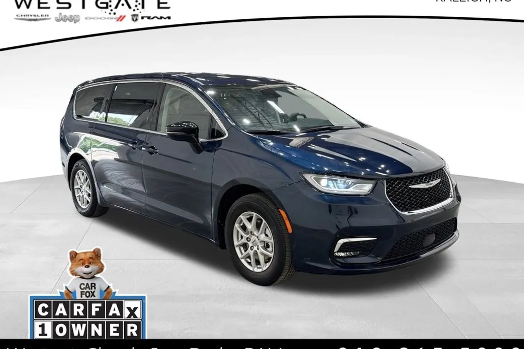 2024 Chrysler Pacifica Touring L photo 1