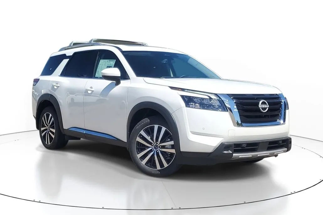 2025 Nissan Pathfinder Platinum photo 1