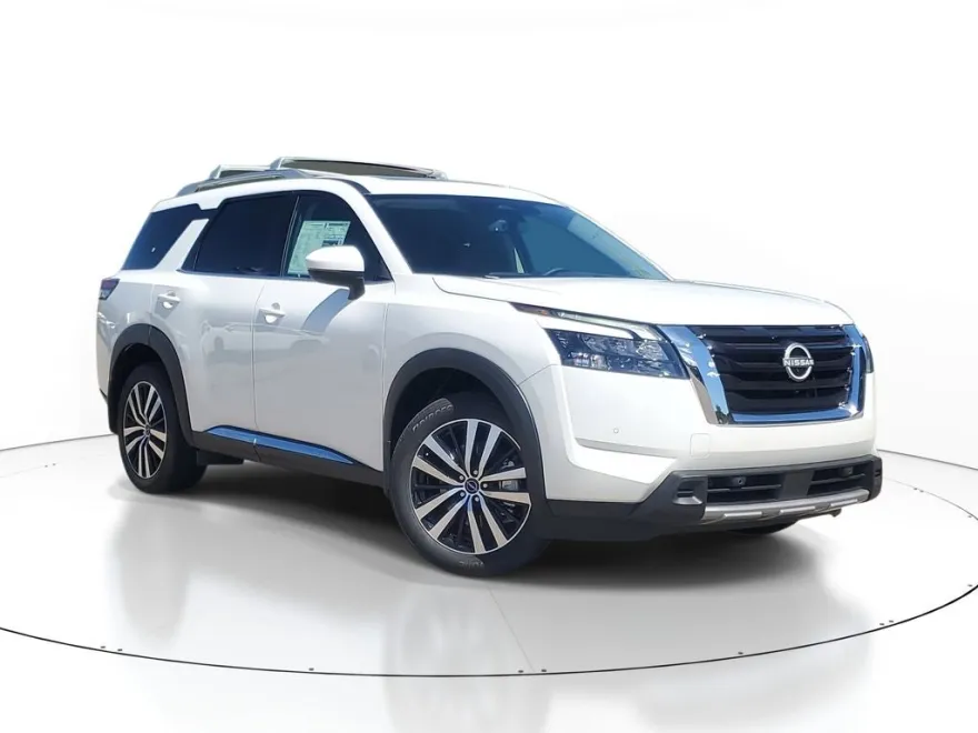 2025 Nissan Pathfinder Platinum photo 1