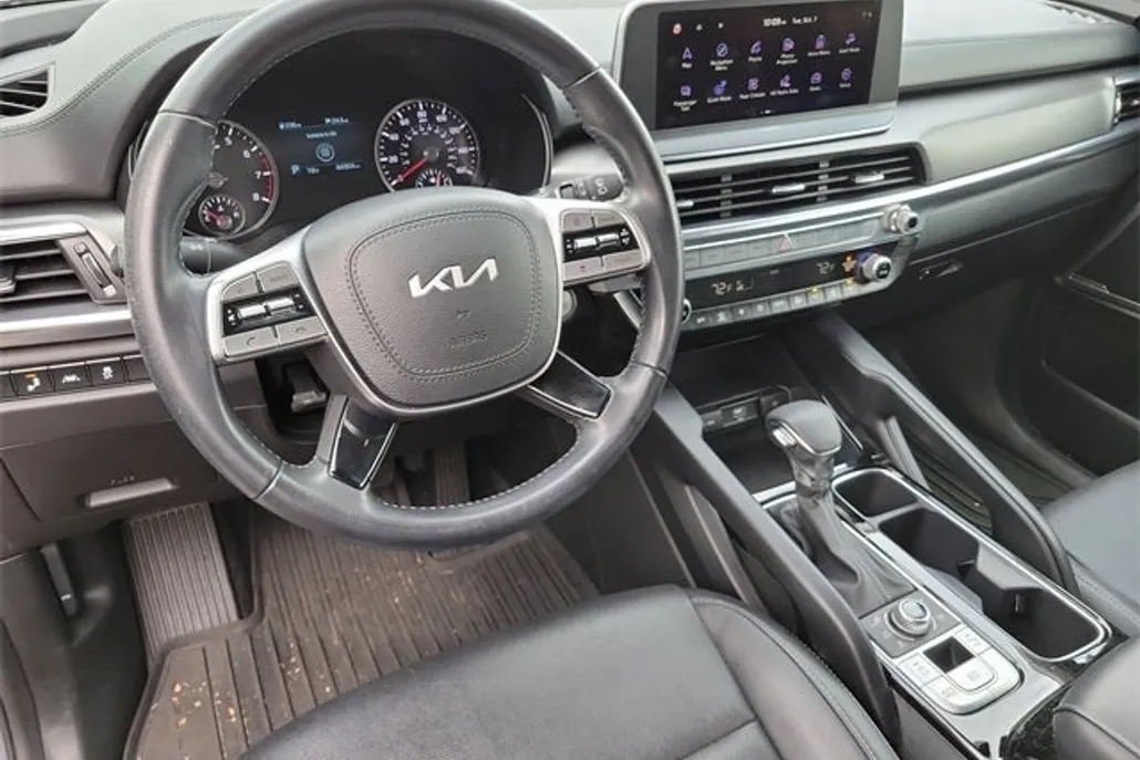 2022 Kia Telluride LX photo 1